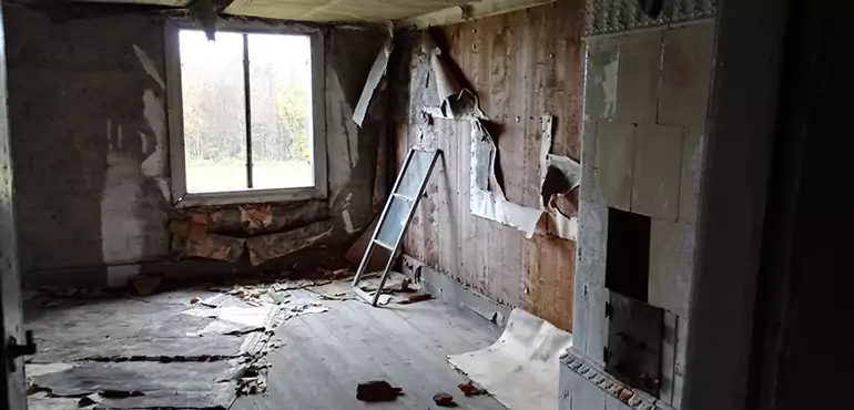 Why Selling a Distressed House Through Traditional Methods Fails in Mandan